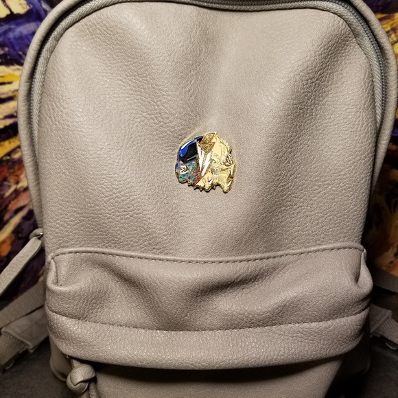 Lootcrate March 2016 "Versus" Gold Varient Pin - Picture 2 of 2